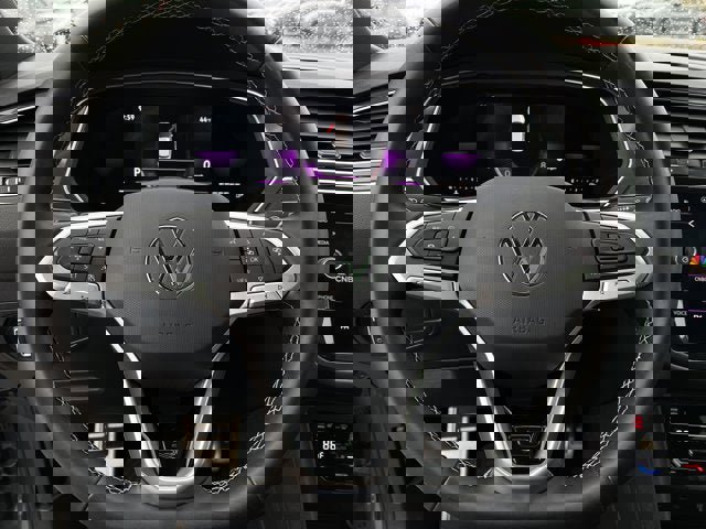 Used 2023 Volkswagen Tiguan SE R-Line image 15