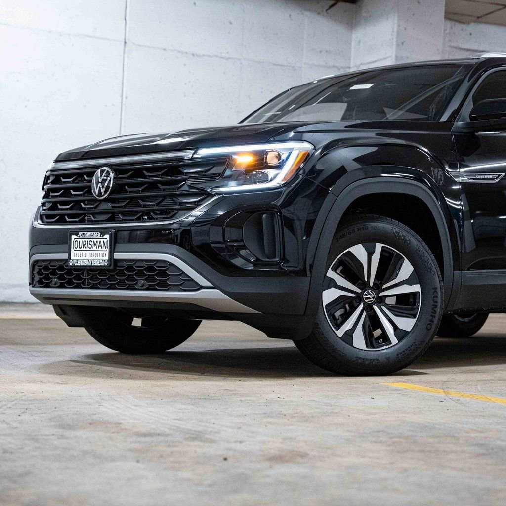 New 2026 Volkswagen Atlas Cross Sport SE image 2