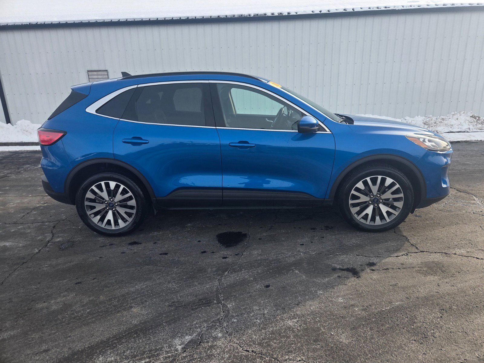Used 2020 Ford Escape Titanium image 2