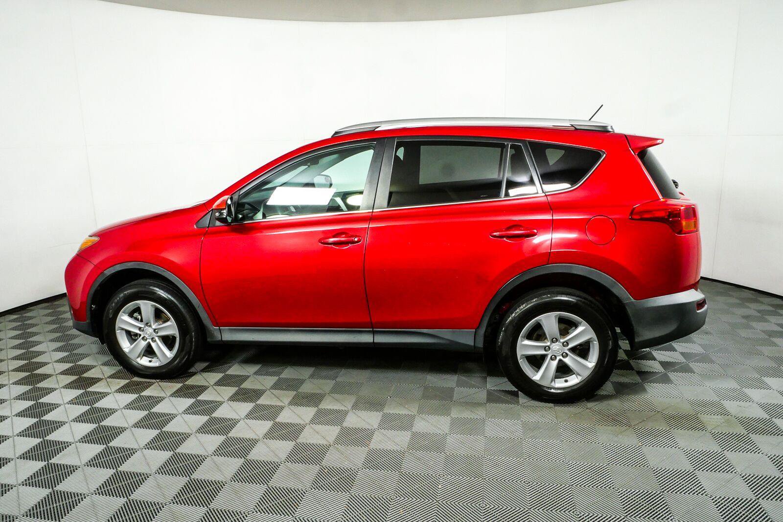 Used 2013 Toyota RAV4 XLE FWD image 27