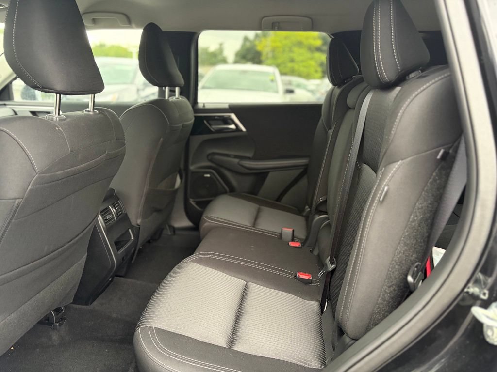 Used 2025 Mitsubishi Outlander ES AWD/4WD image 14