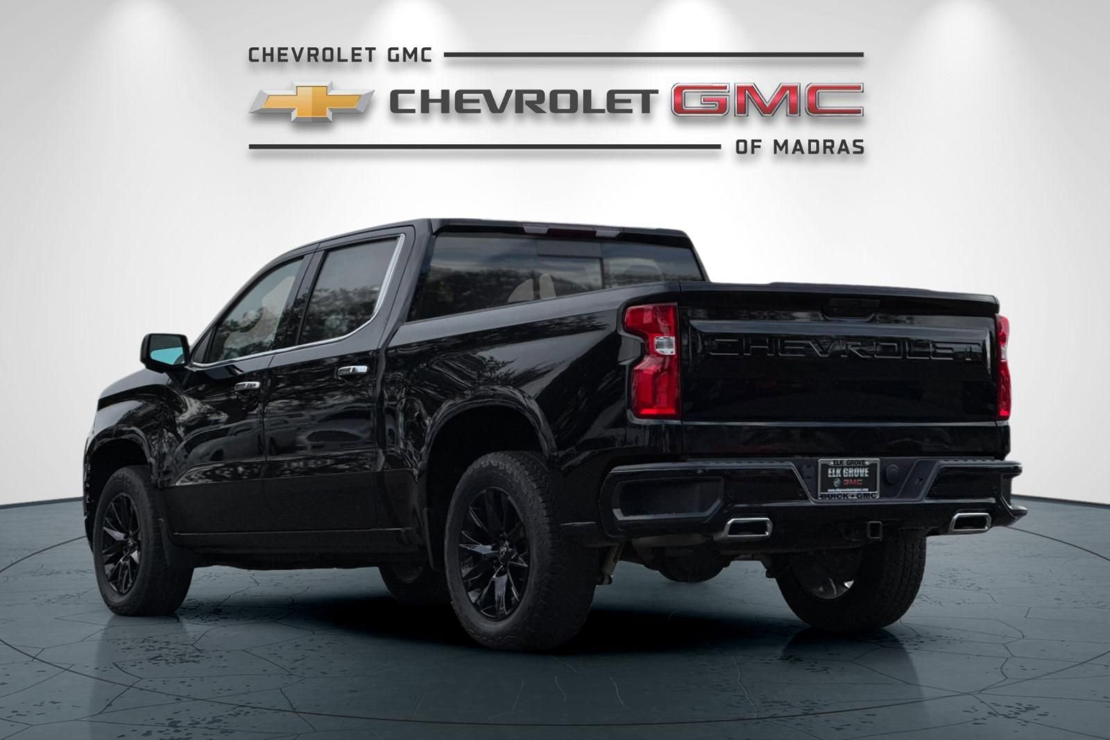 Used 2022 Chevrolet Silverado 1500 High Country w/ Z71 Off-Road Package AWD/4WD image 5