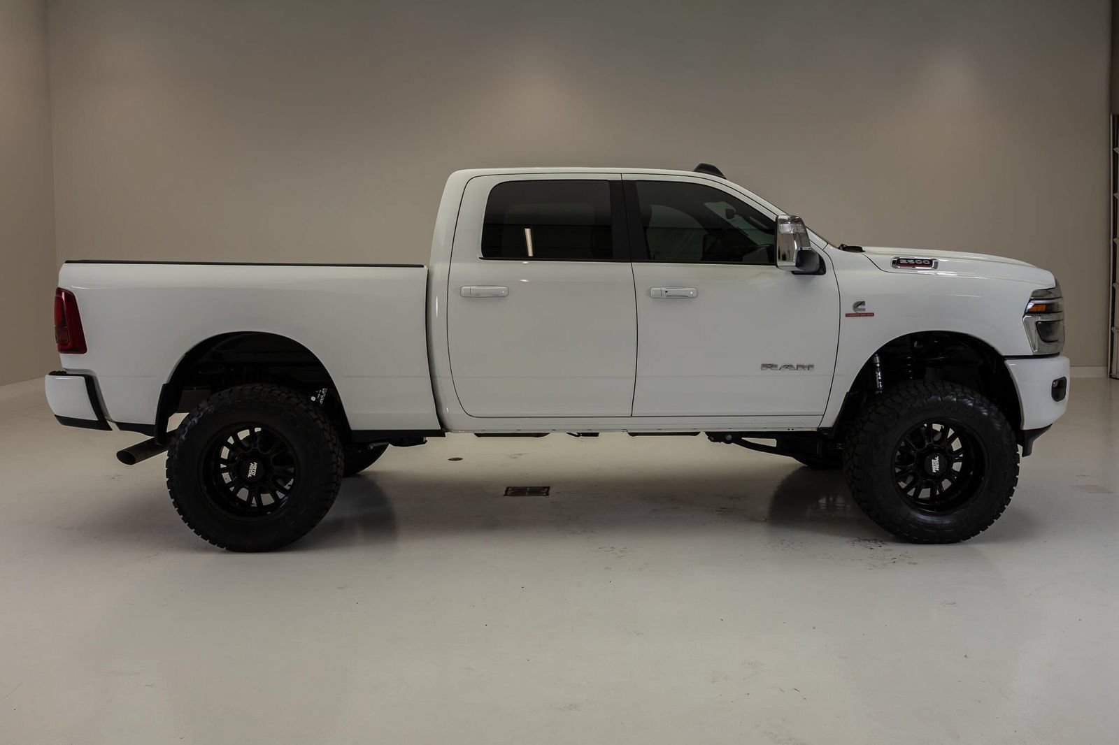 Used 2026 RAM 2500 Laramie AWD/4WD image 11