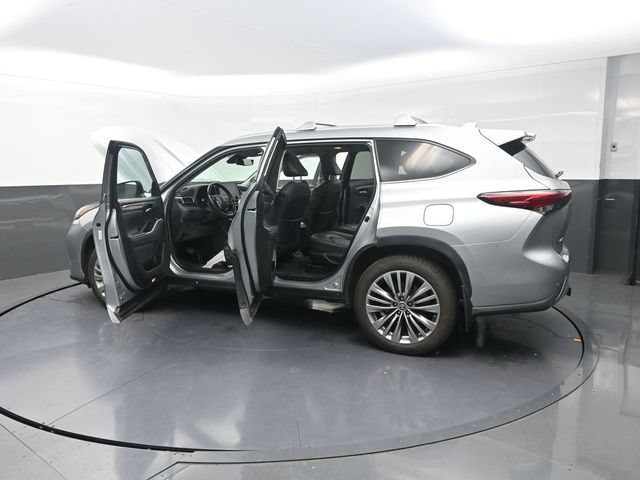 Used 2021 Toyota Highlander Platinum AWD/4WD image 43
