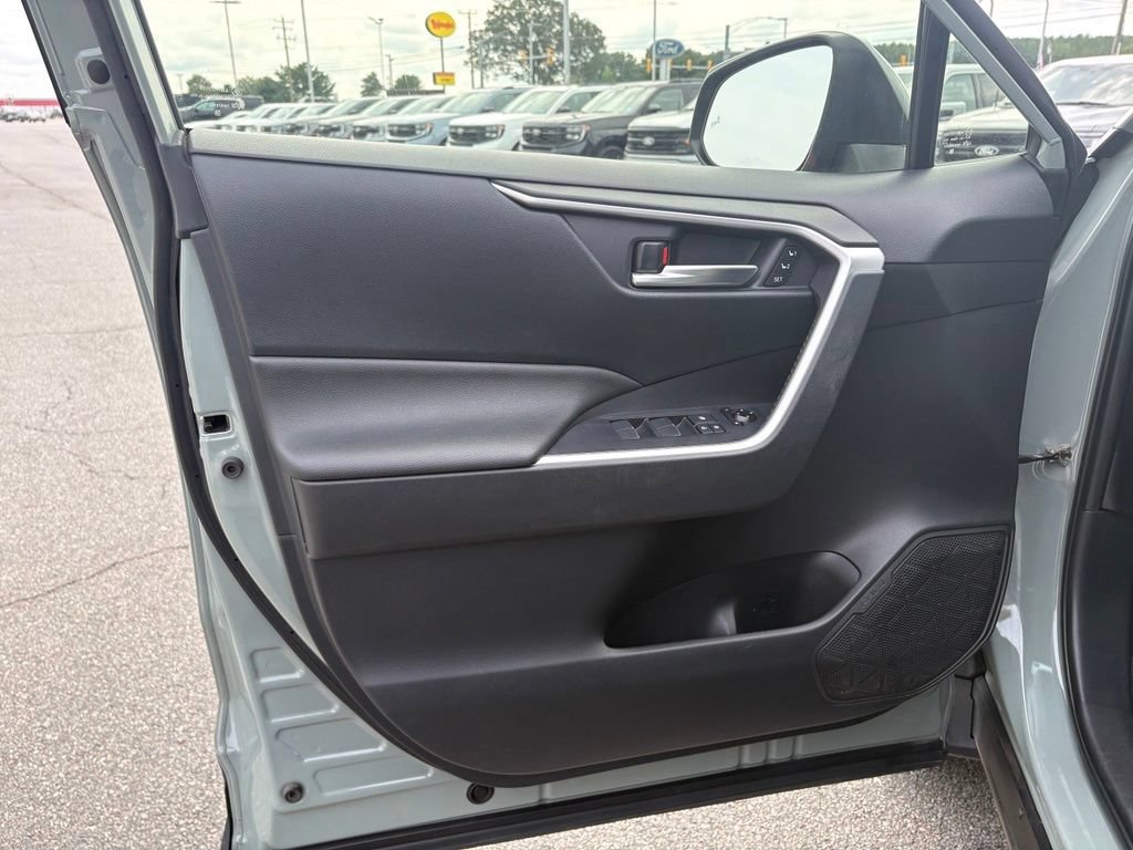 Used 2019 Toyota RAV4 XLE Premium AWD/4WD image 14