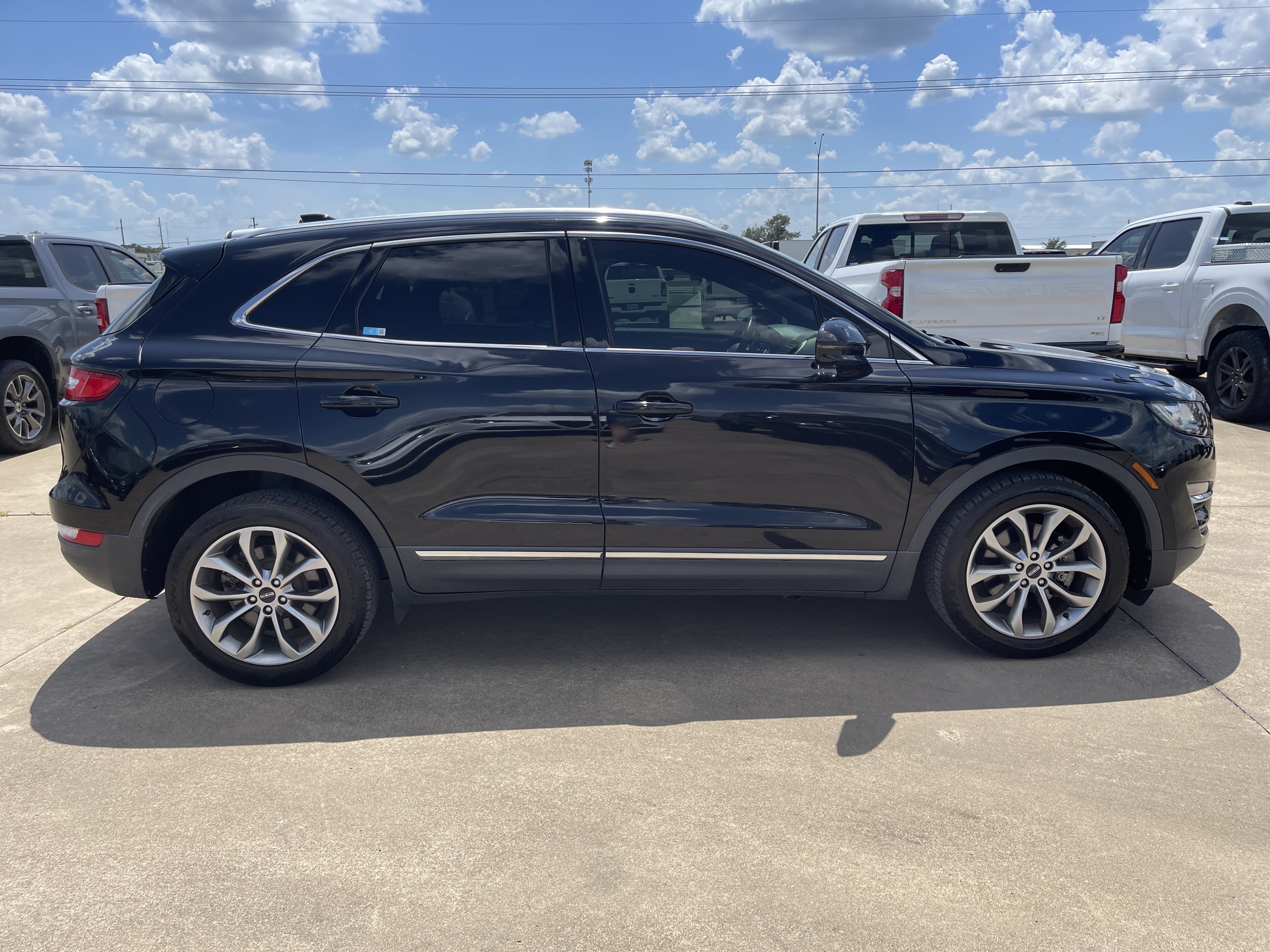 Used 2019 Lincoln MKC Select w/ Select Plus Package FWD image 3