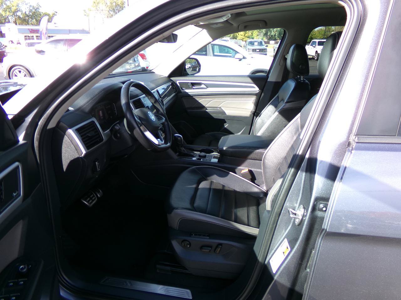 Used 2023 Volkswagen Atlas SEL AWD/4WD image 13
