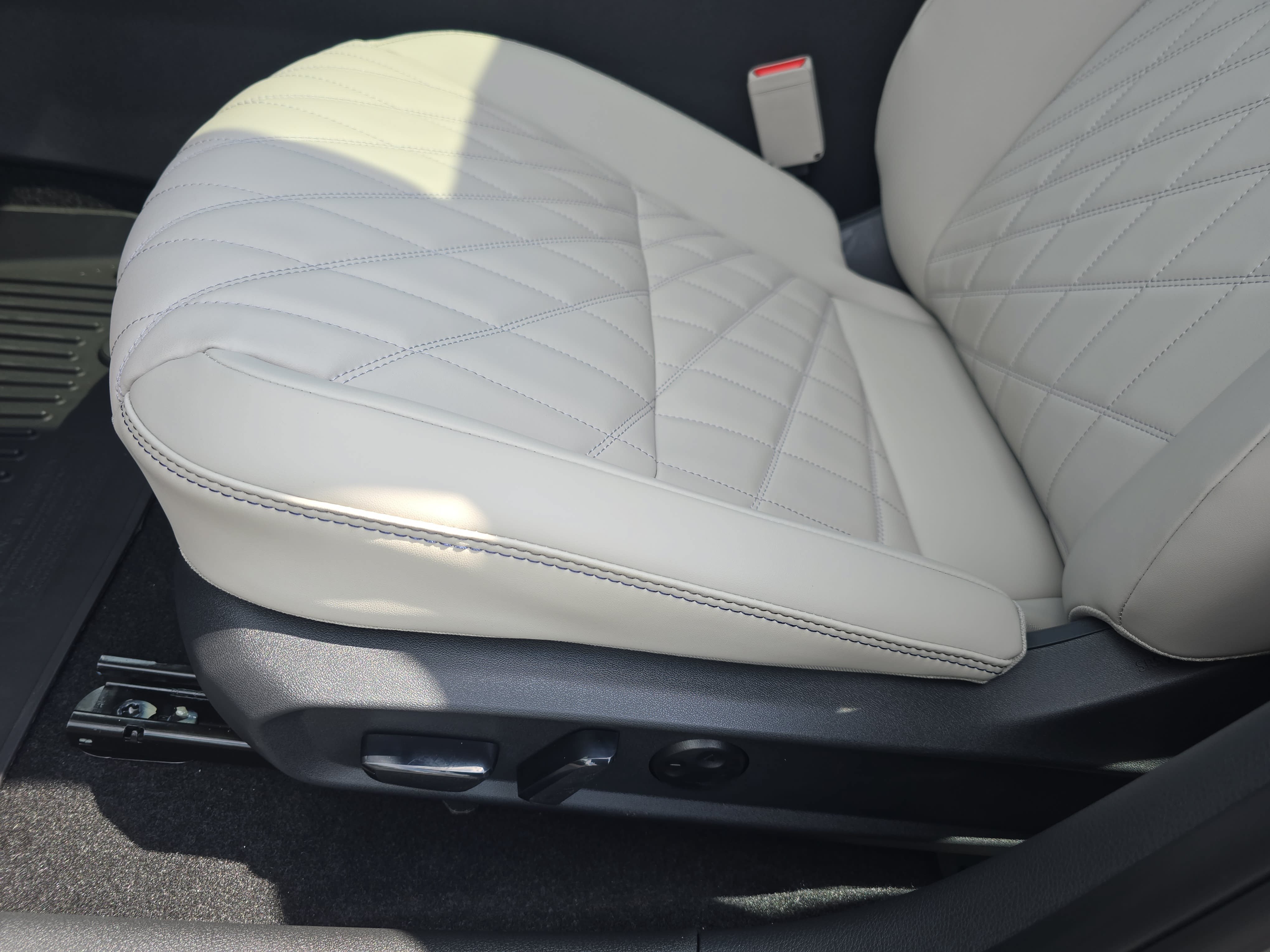 New 2027 Nissan Sentra SL w/ Floor Mat Package FWD image 30