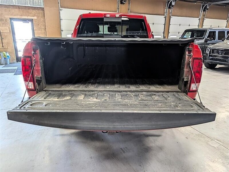 Used 2015 RAM 1500 Classic SLT w/ Remote Start & Security Group AWD/4WD image 10