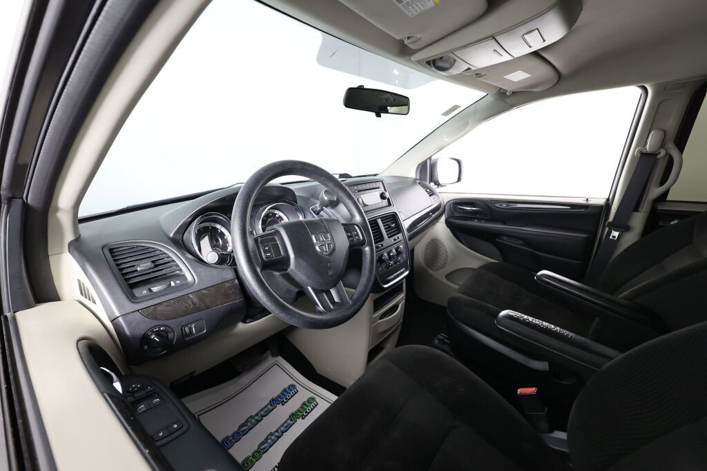 Used 2017 Dodge Grand Caravan SE image 10