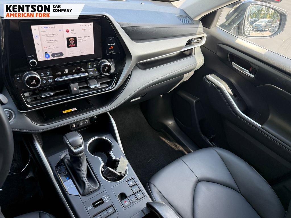 Used 2025 Toyota Highlander XLE image 26