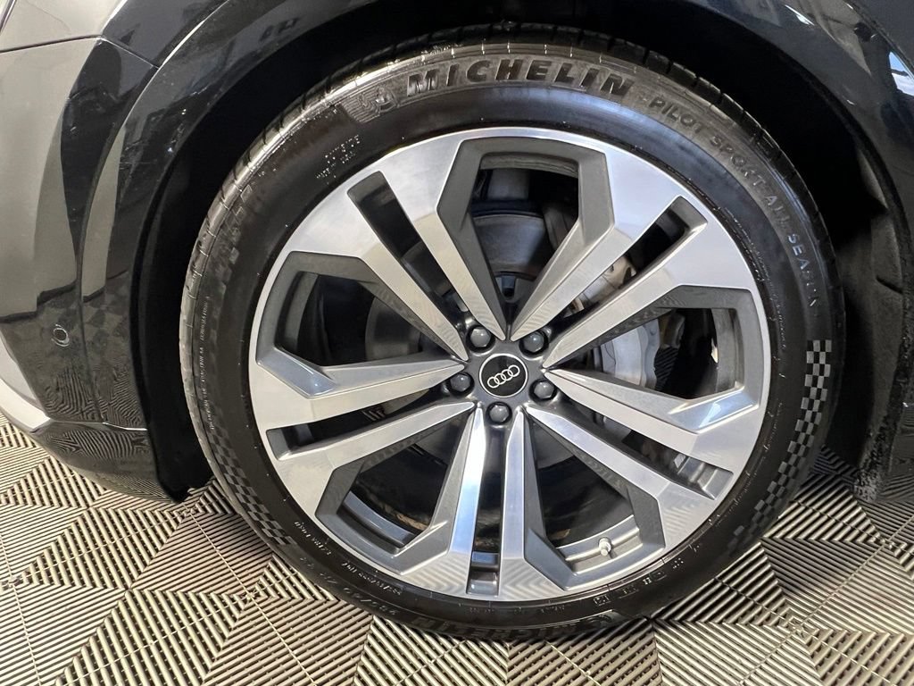 Used 2022 Audi Q8 Prestige AWD/4WD image 35