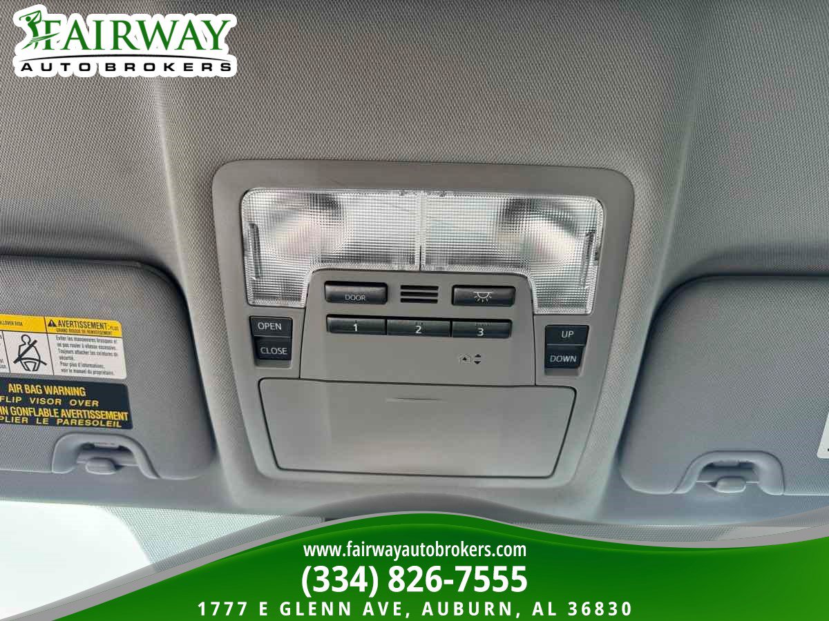 Used 2019 Toyota Highlander XLE FWD image 26