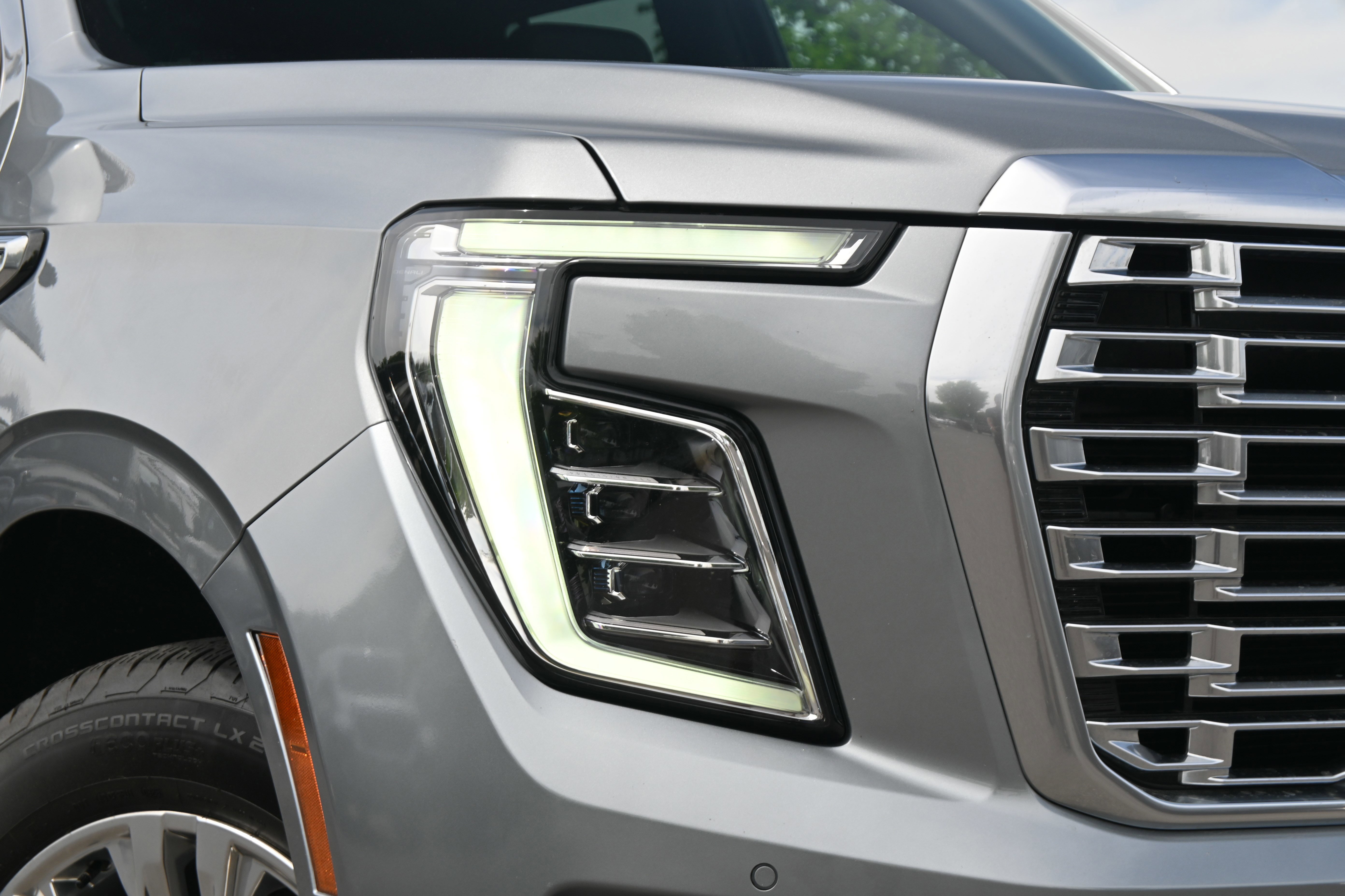 Used 2025 GMC Yukon Denali AWD/4WD image 6
