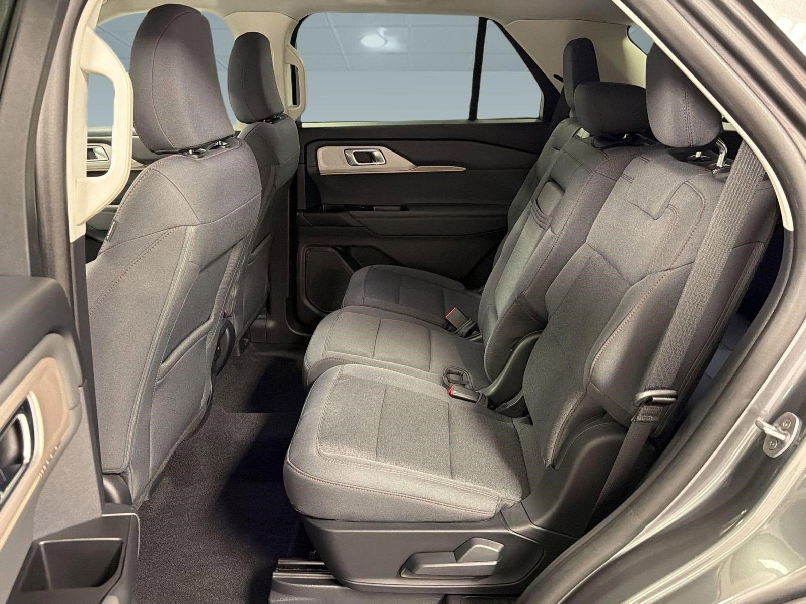 Used 2025 Ford Explorer Active RWD image 14