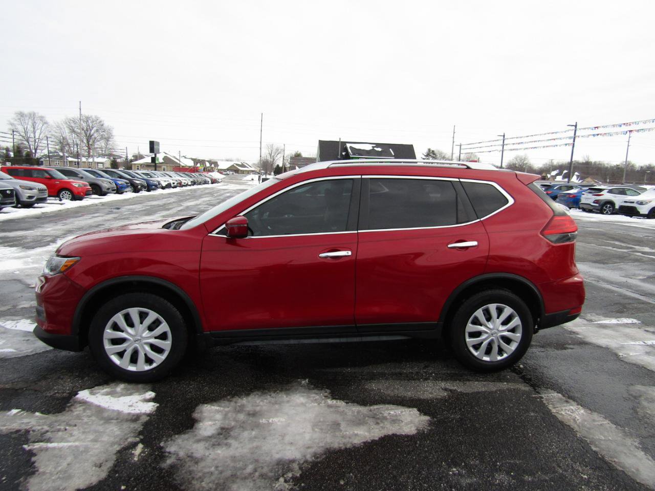 Used 2017 Nissan Rogue S w/ S Appearance Package FWD image 4