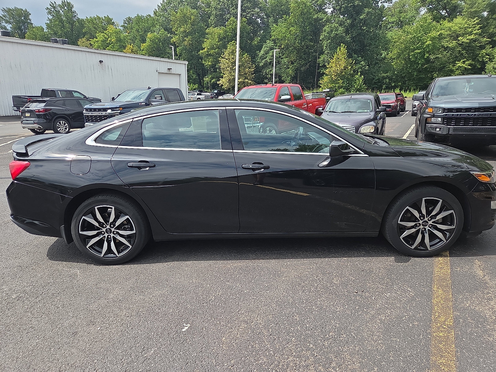 Used 2022 Chevrolet Malibu RS FWD image 2