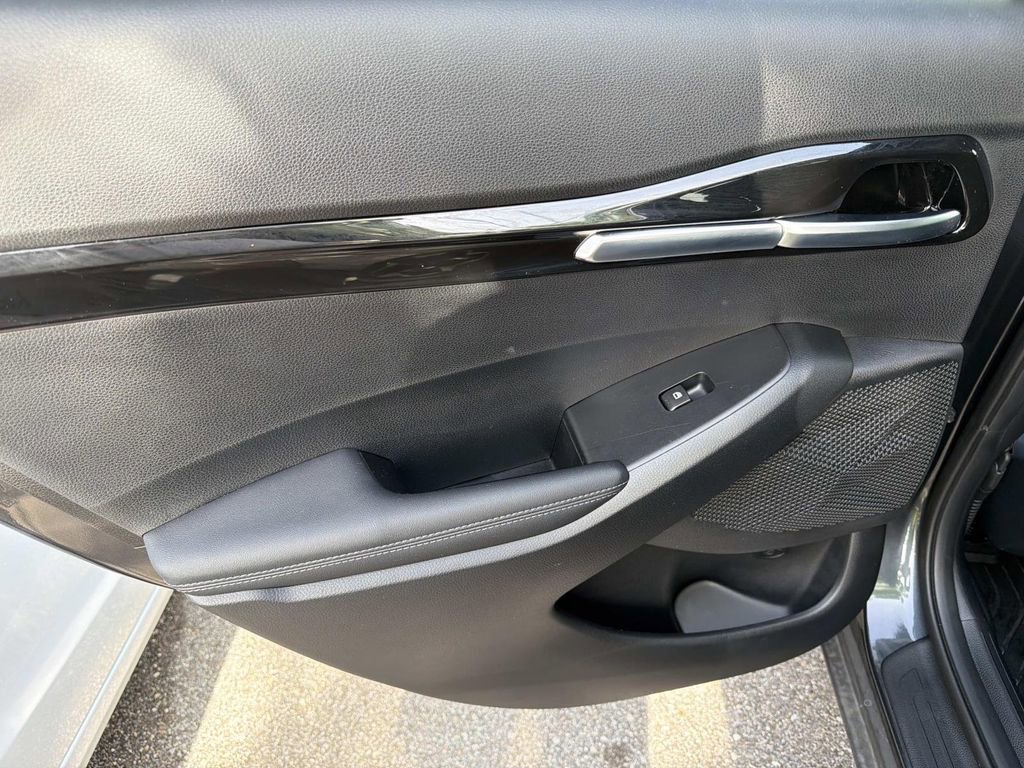 Used 2025 Kia Seltos EX FWD image 8