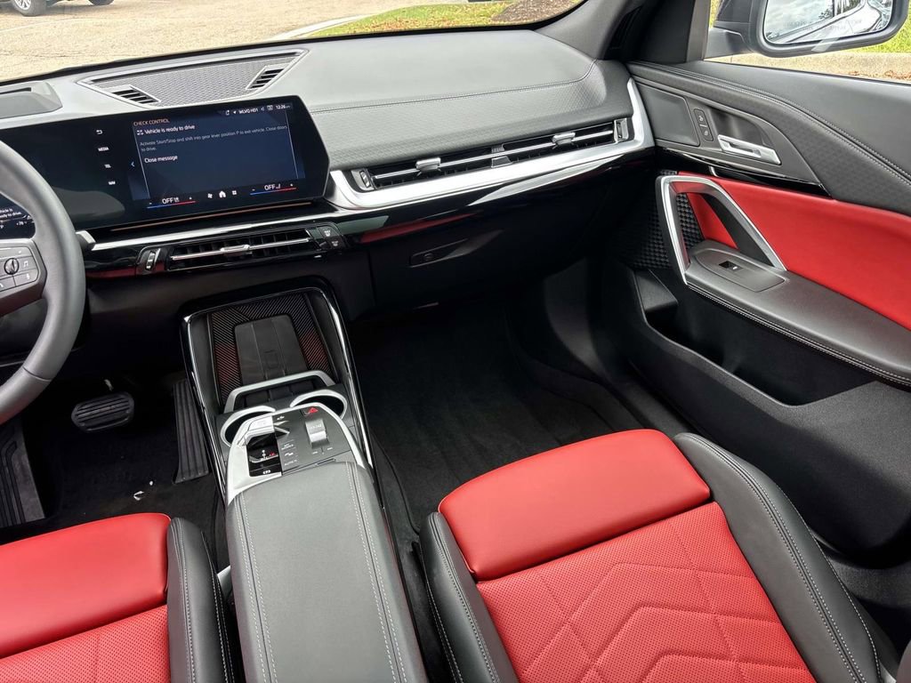 Certified 2025 BMW X2 xDrive28i image 32