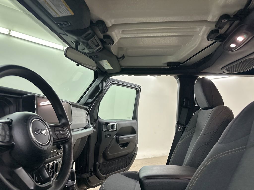 Used 2025 Jeep Gladiator Sport image 33