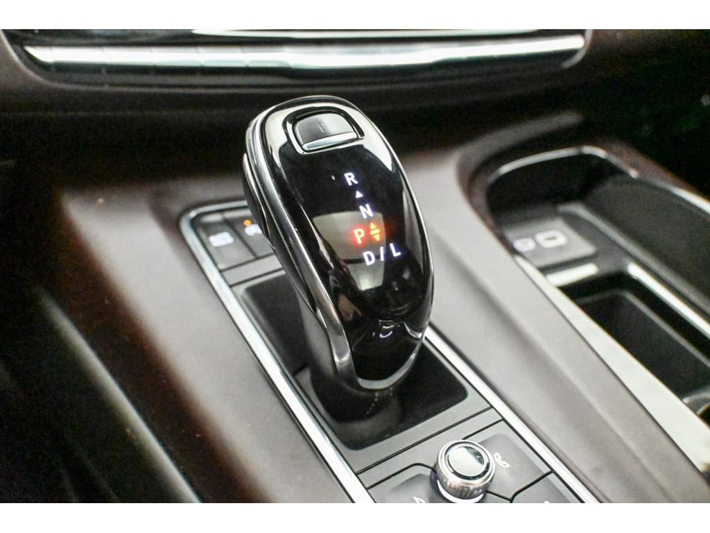 Certified 2022 Cadillac Escalade ESV Premium Luxury Platinum image 47