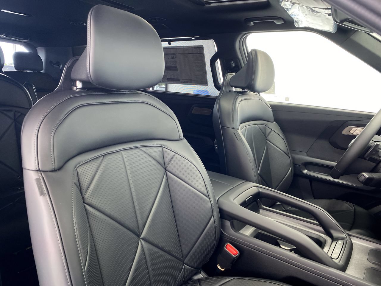 New 2027 Kia Telluride EX w/ Towing Package FWD image 32
