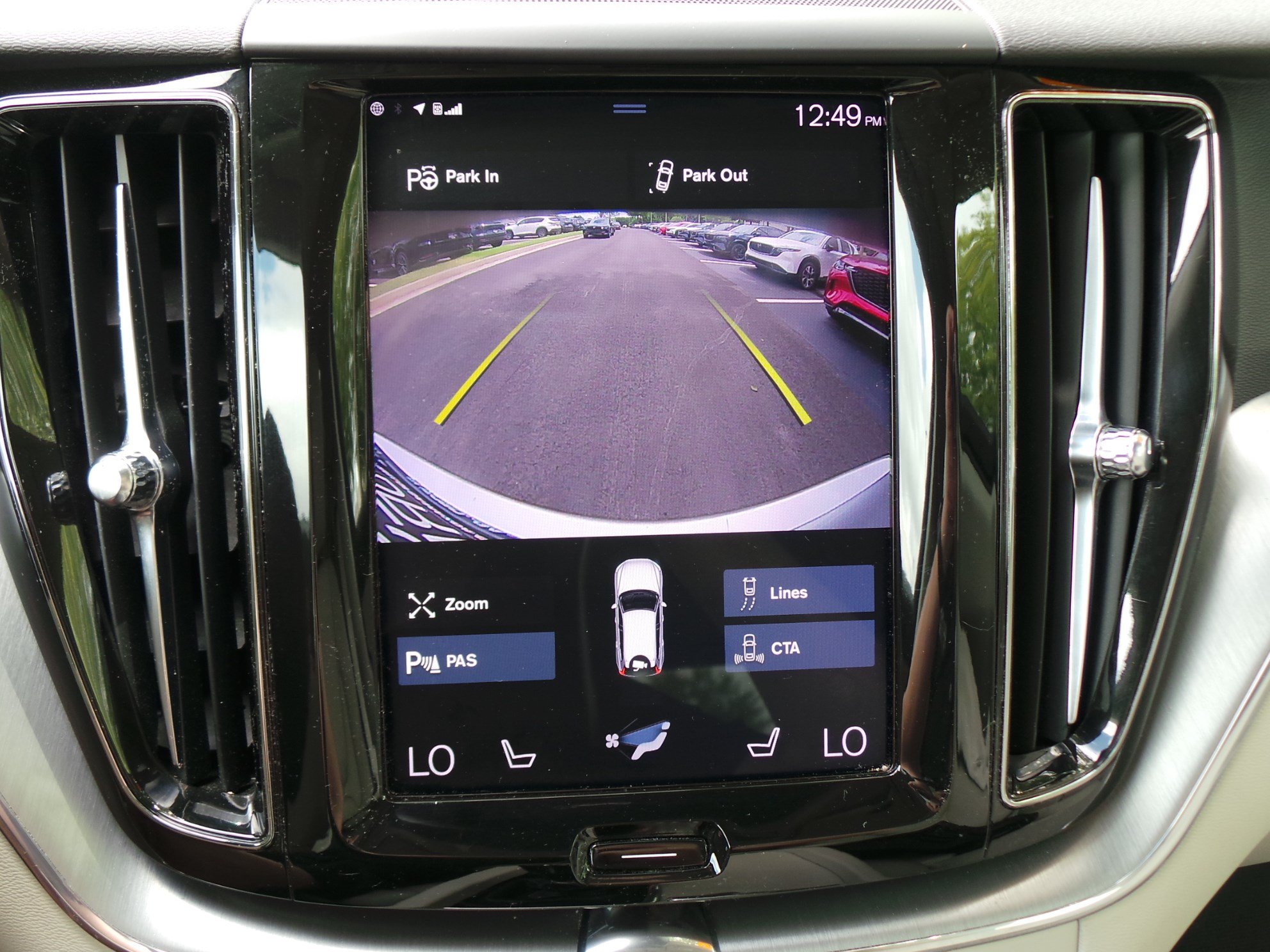 Used 2019 Volvo XC60 T5 Momentum w/ Premium Package AWD/4WD image 12