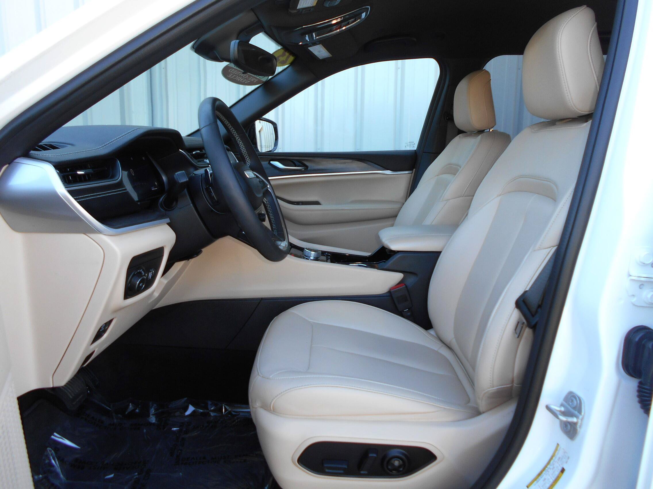 Certified 2023 Jeep Grand Cherokee Limited AWD/4WD image 6