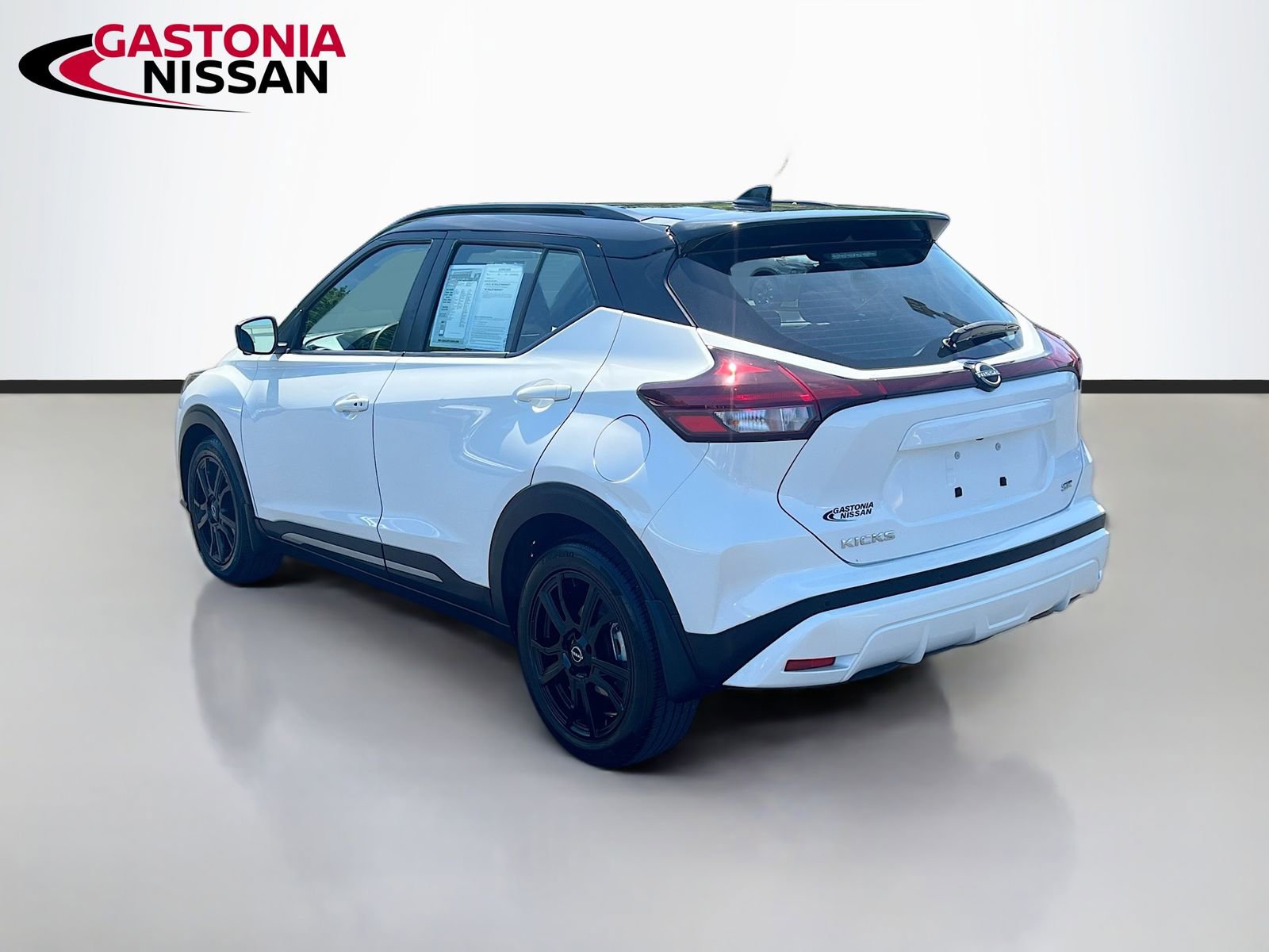 Used 2024 Nissan Kicks SR FWD image 6