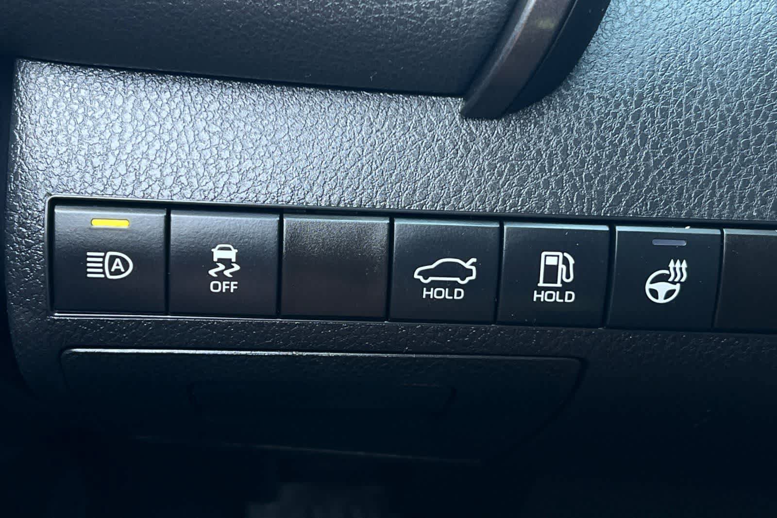 Used 2022 Toyota Camry SE w/ Cold Weather Package FWD image 31