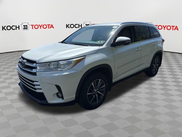 Used 2019 Toyota Highlander XLE AWD/4WD image 3