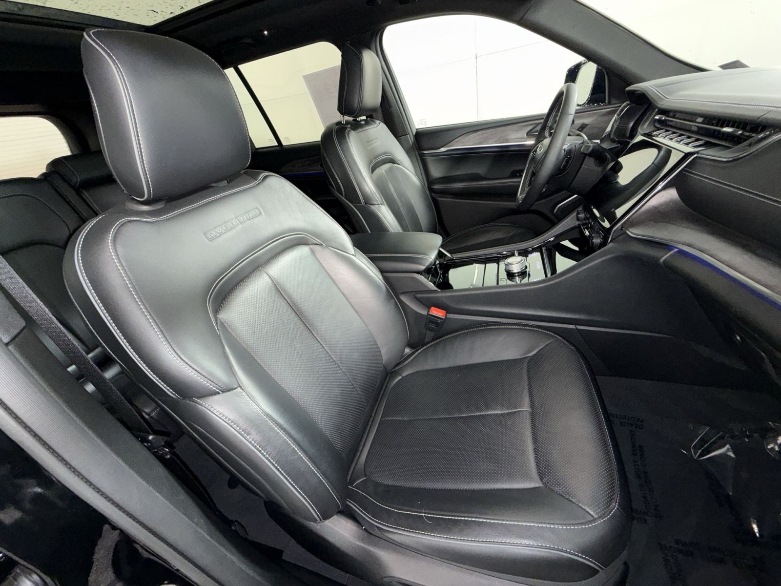 Used 2023 Jeep Grand Cherokee Overland AWD/4WD image 27