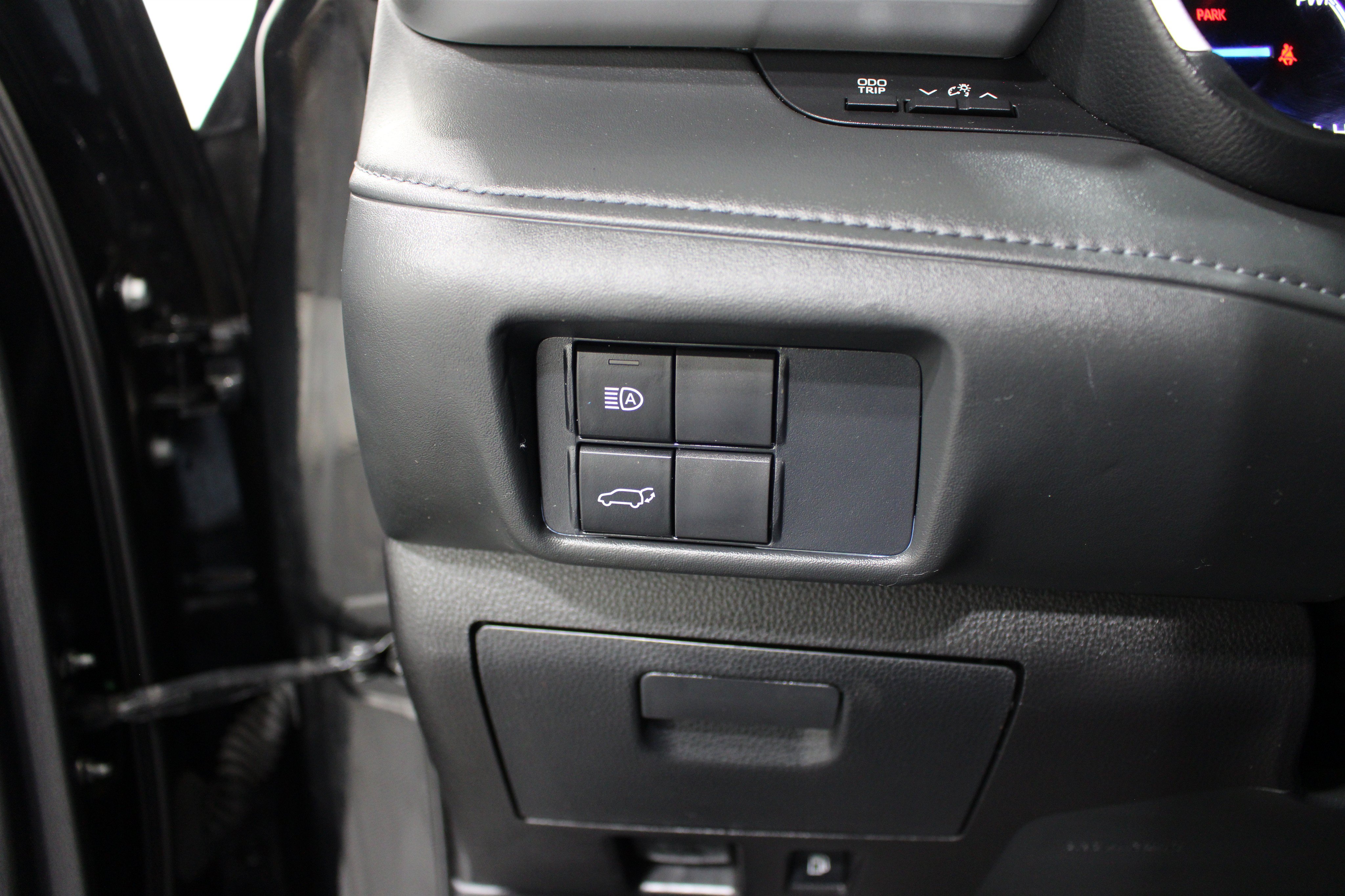 Used 2020 Toyota Highlander XLE AWD/4WD image 7