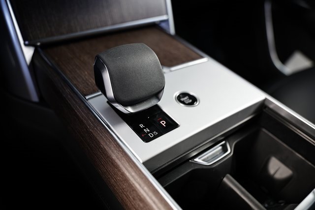 New 2025 Land Rover Range Rover Long Wheelbase SE image 46