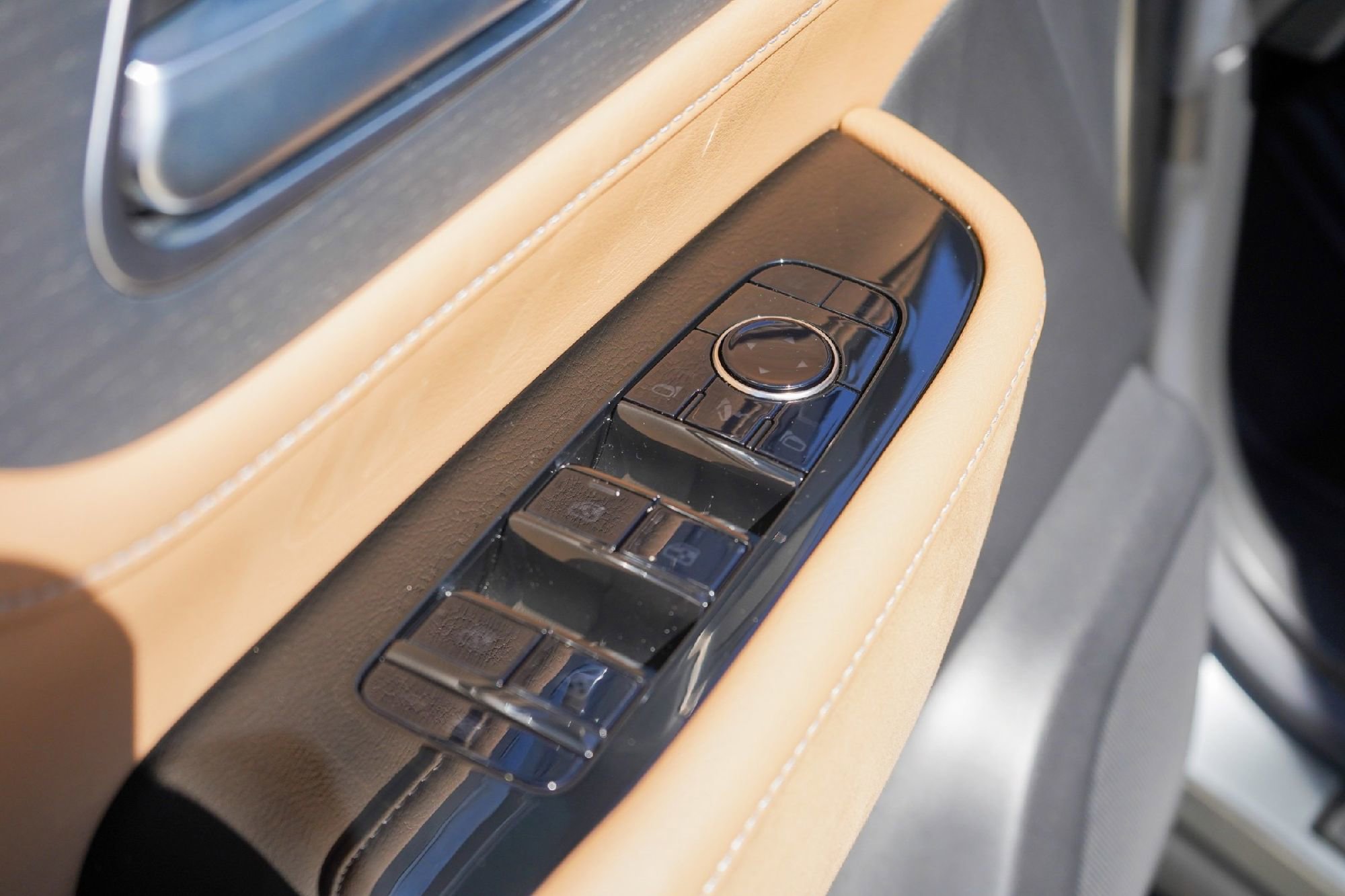 Certified 2025 INFINITI QX80 Sensory image 17