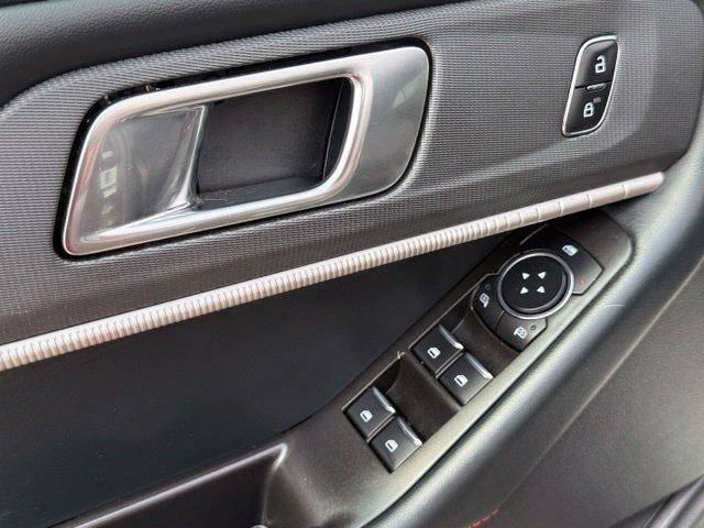 Used 2025 Ford Explorer ST-Line w/ ST-Line Street Pack AWD/4WD image 8