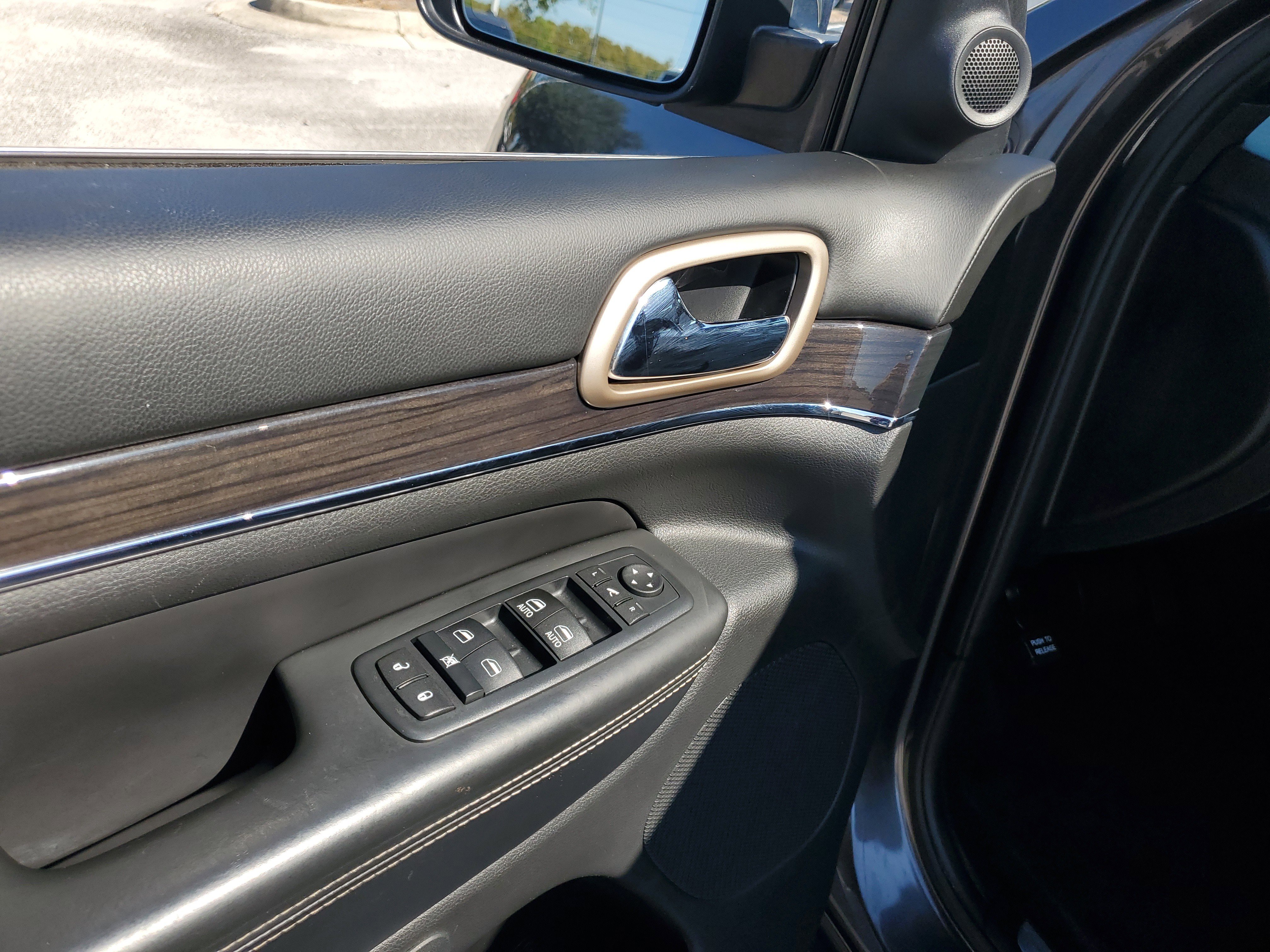 Used 2015 Jeep Grand Cherokee Overland w/ Advanced Technology Group image 16