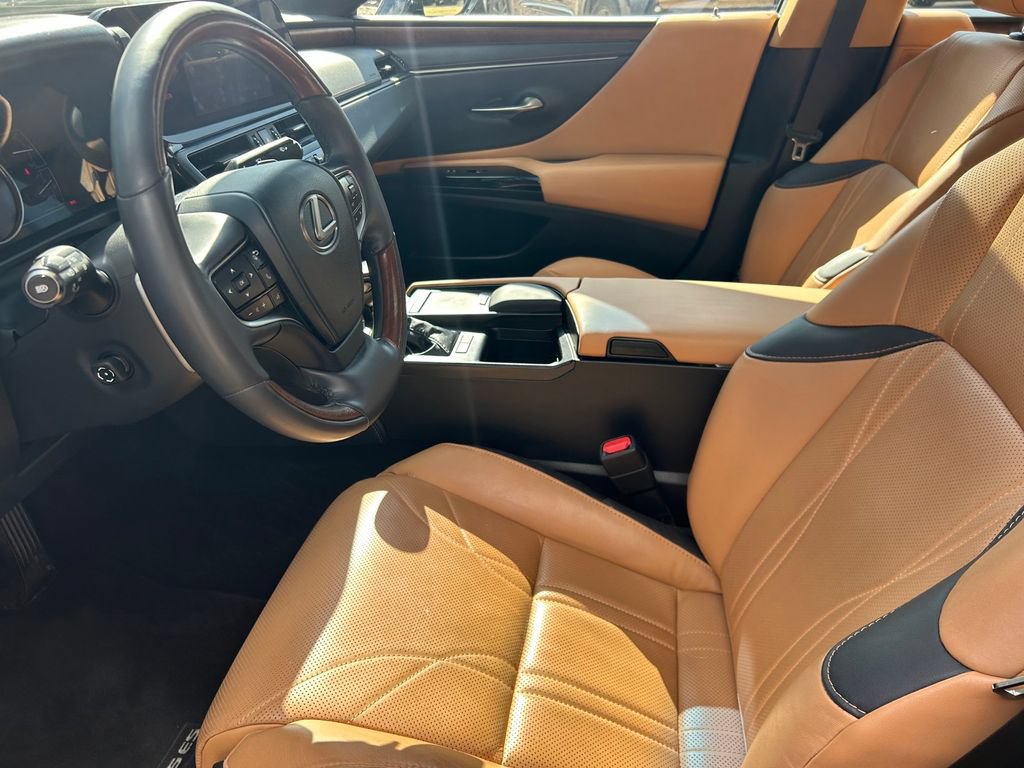 Used 2022 Lexus ES 300h w/ Luxury Package FWD image 11