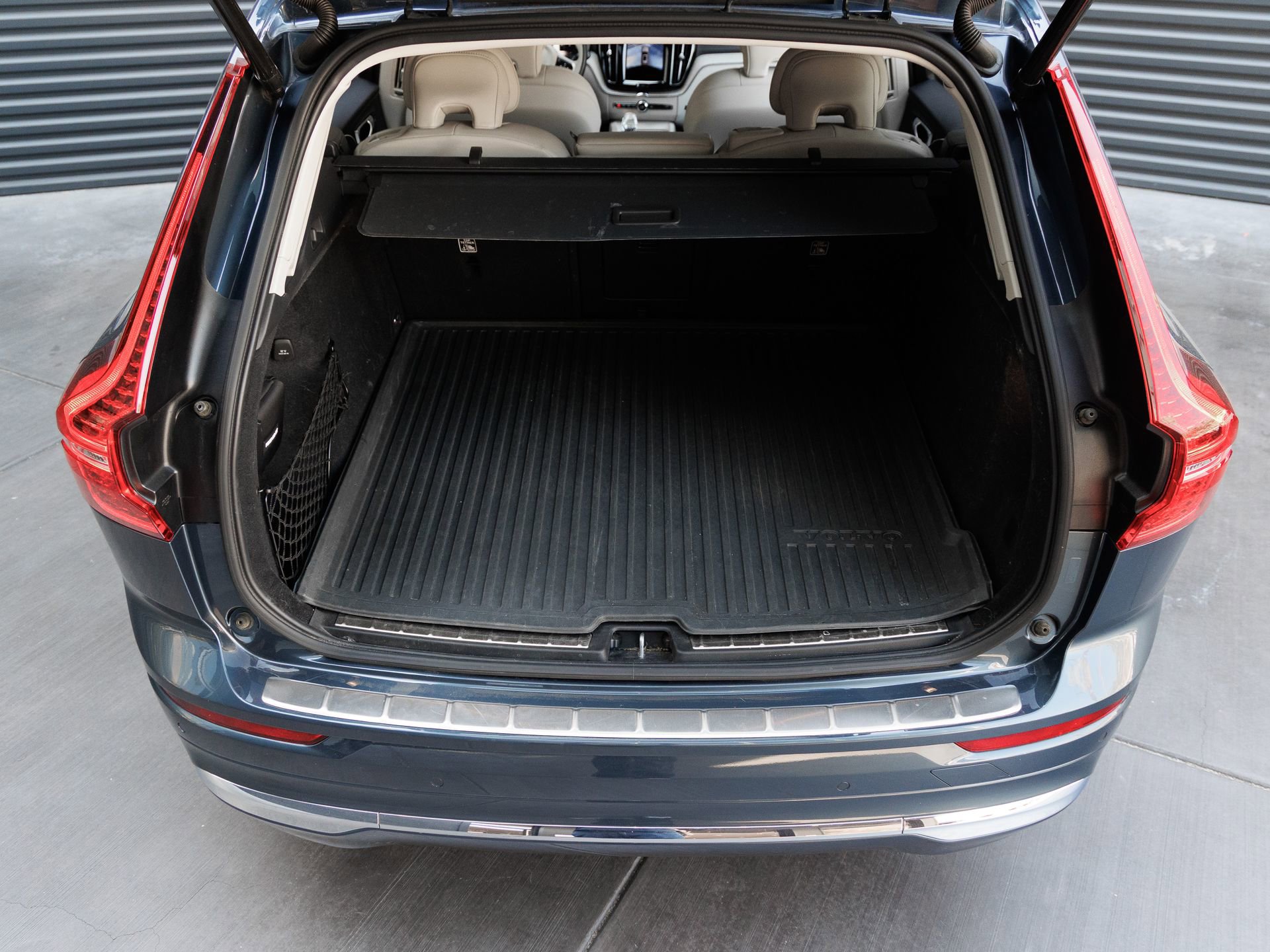Used 2023 Volvo XC60 B5 Ultimate w/ Protection Package Premier FWD image 26