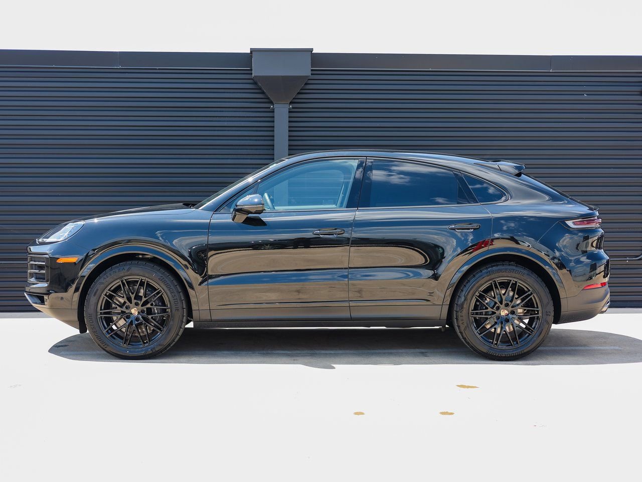 Certified 2026 Porsche Cayenne Coupe AWD/4WD image 2