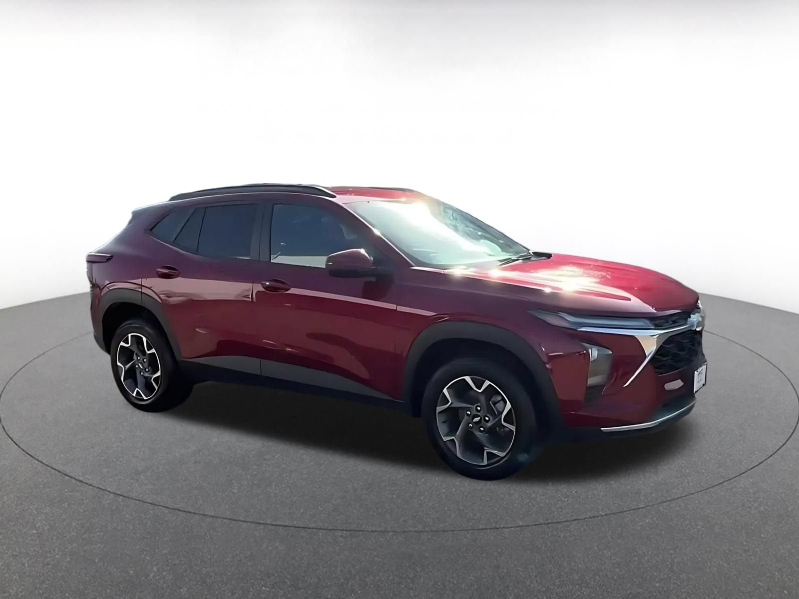 Used 2025 Chevrolet Trax LT w/ LT Convenience Package FWD video 2