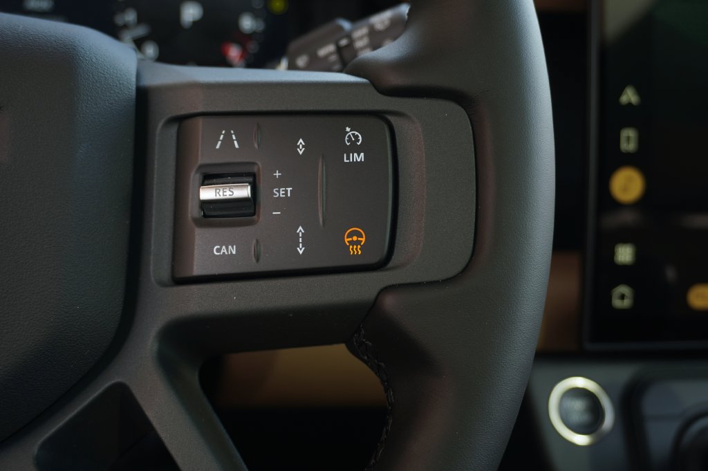 New 2026 Land Rover Defender 110 X-Dynamic SE AWD/4WD image 17