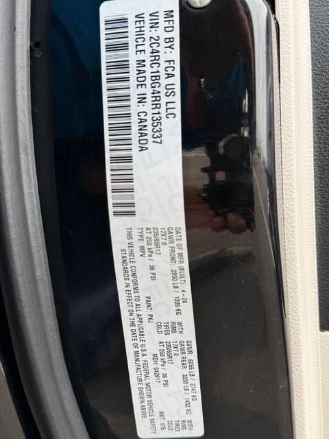 Used 2024 Chrysler Pacifica Touring-L image 30