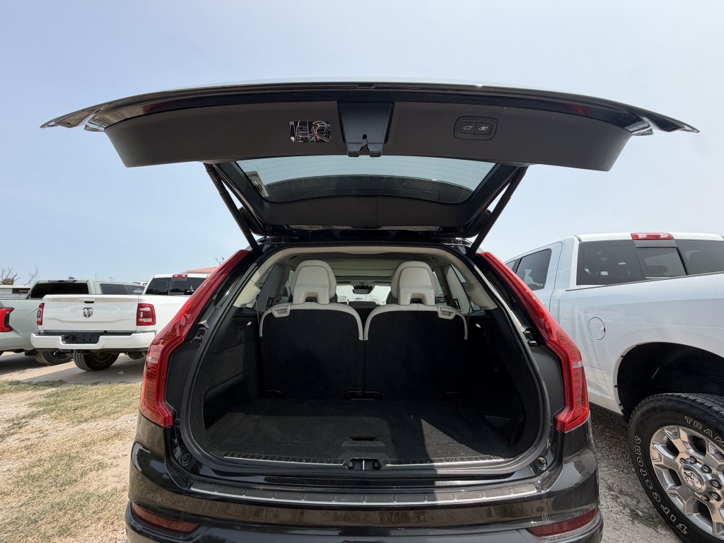 Used 2021 Volvo XC90 T6 Momentum w/ Climate Package AWD/4WD image 3