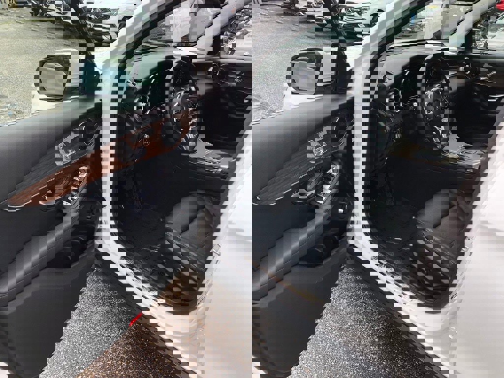 Used 2022 Mercedes-Benz GLC 300 4MATIC w/ Premium Package Lite image 11