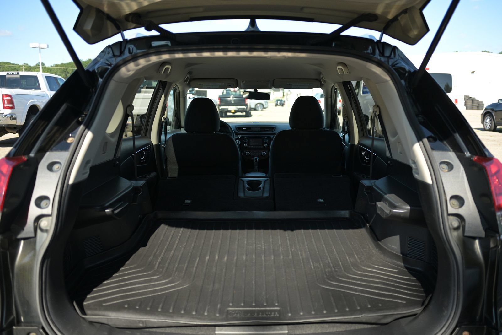 Used 2017 Nissan Rogue SV AWD/4WD image 40