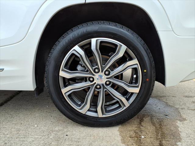 Used 2020 GMC Terrain Denali w/ Denali Premium Package AWD/4WD image 6