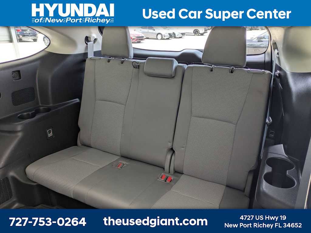 Used 2021 Toyota Highlander LE image 17