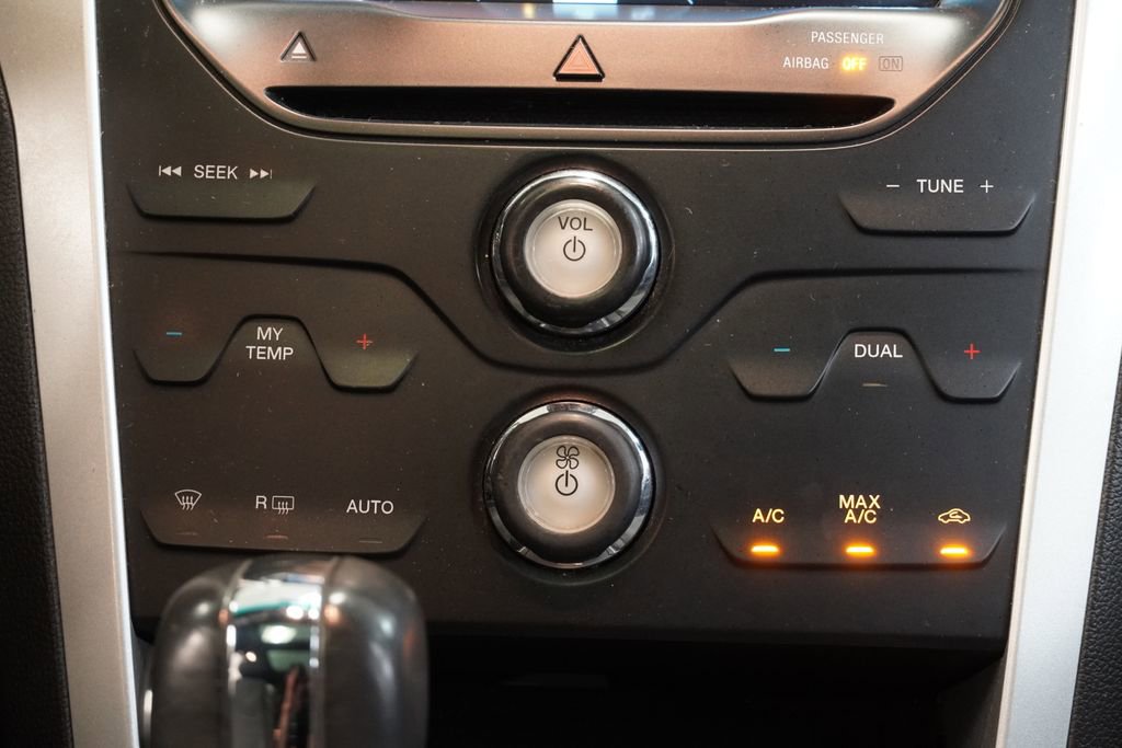 Used 2015 Ford Explorer XLT w/ Equipment Group 202A FWD image 20