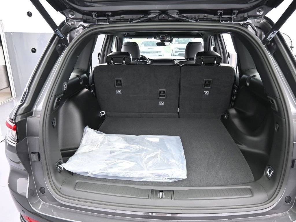 New 2025 Jeep Grand Cherokee Altitude image 33